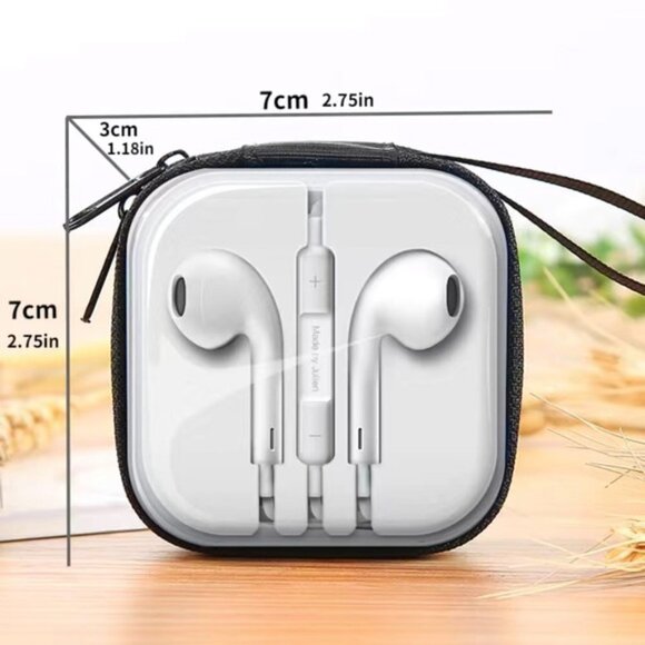 Retro Radio Design Key & Card Holder - Picture 5 of 11